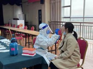 抗疫保供，我們?nèi)σ愿埃? class=